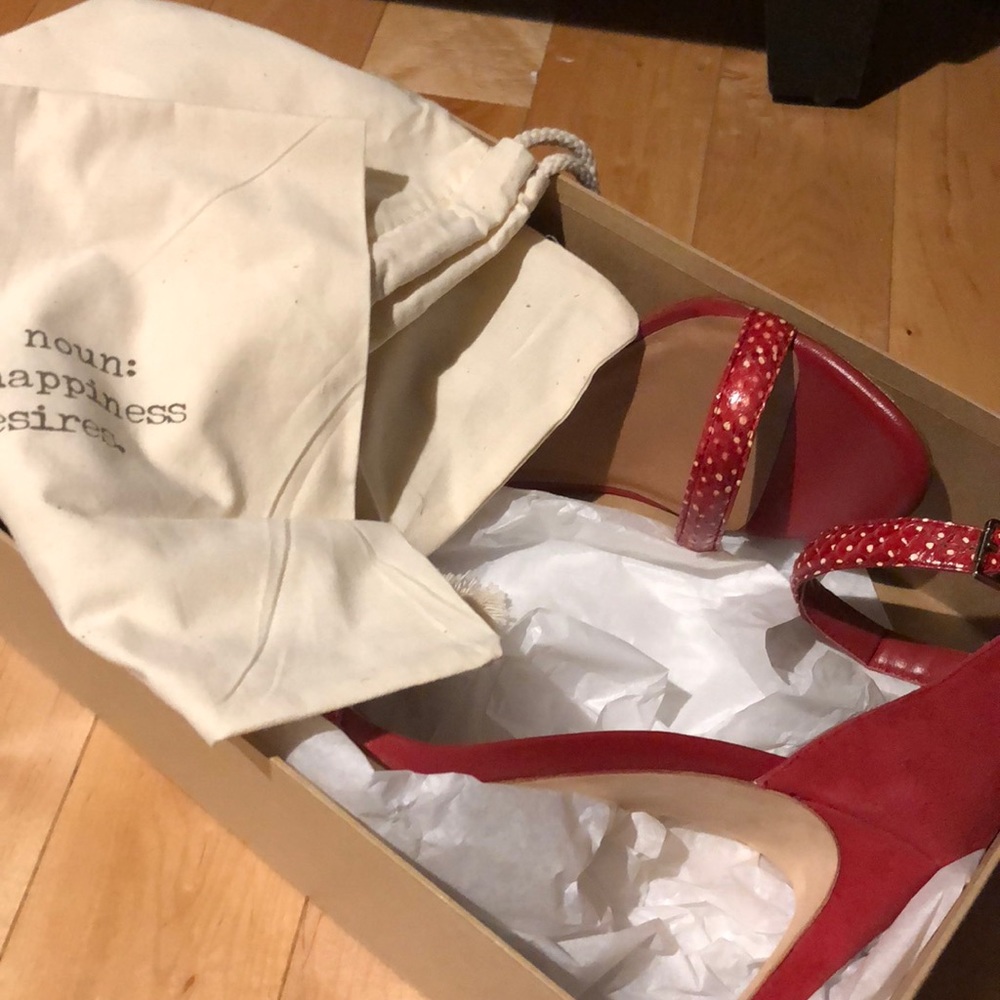Joie red dotted sandals. 3” size 10. New - Picture 8 of 8